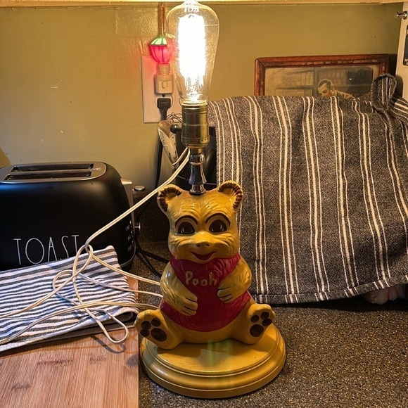 VINTAGE WORKING WINNIE THE POOH HOLLAND MOLD TABLE LAMP - Picture 17 of 17